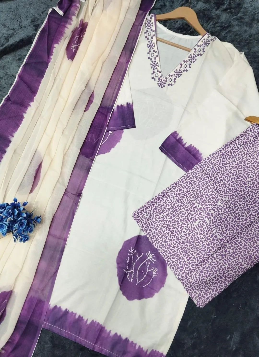 3 Pcs Women's Stitched Lawn Printed Suit