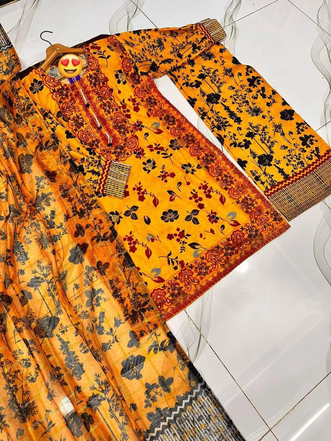 3 Pcs Women's Stitched Lawn Embroidered Suit