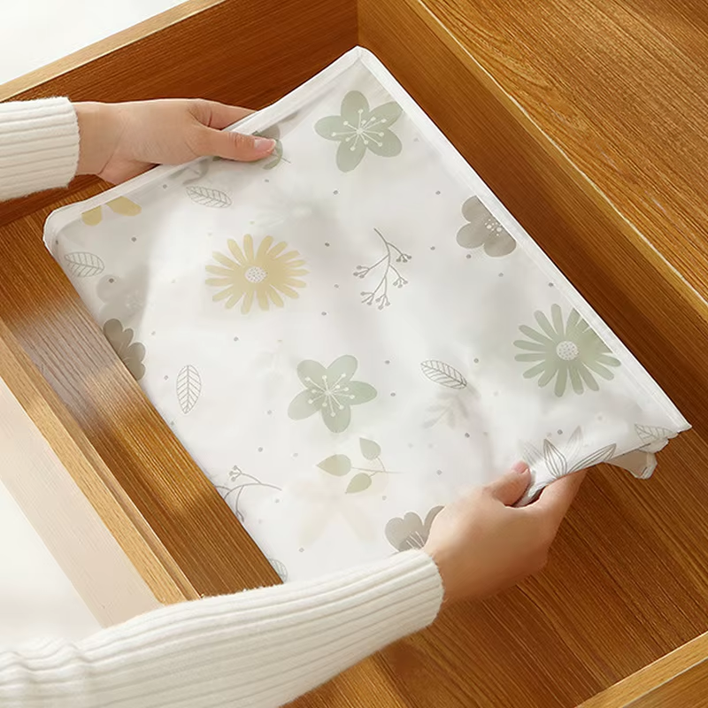 Quilt Storage Bag Waterproof Closet Organizers Zipper Folding Organizer Durable Clothing Packaging Plastic Bags for Storing Coats, Jackets Home Use Pillows, Blankets